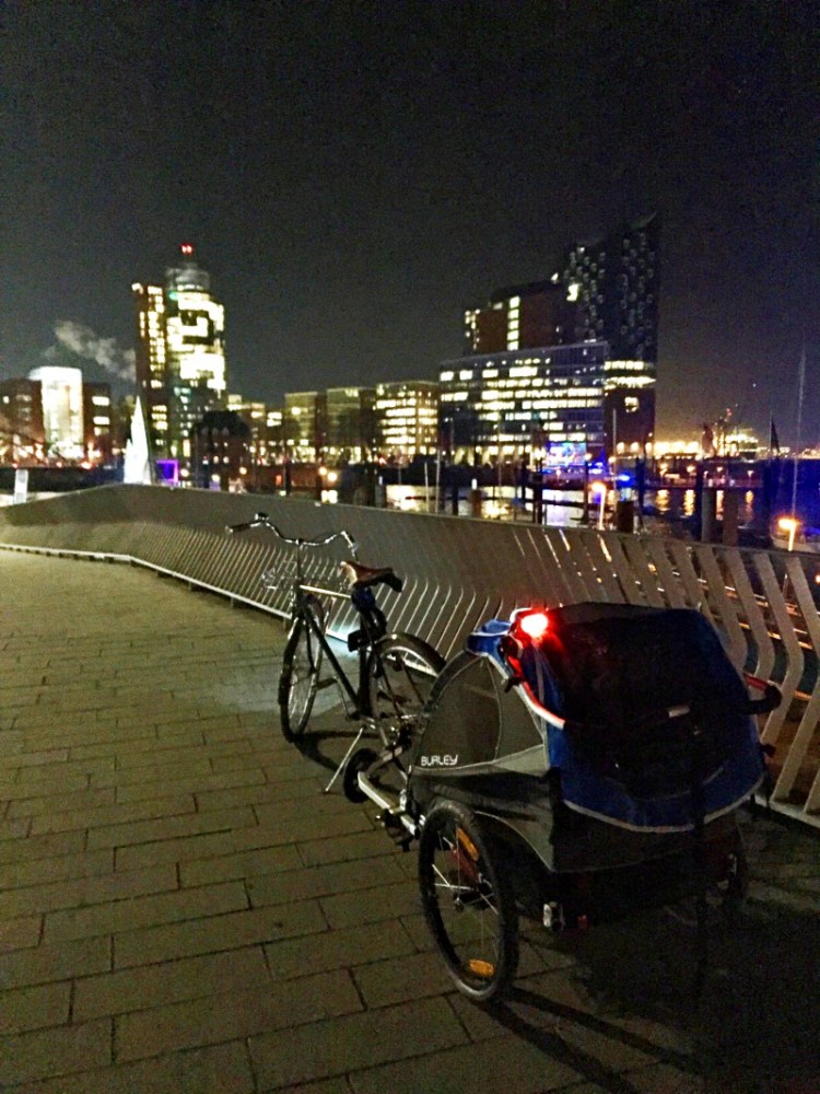 Burley D'Lite am Hamburger Hafen vor der #elphi