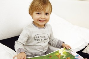 Kind mit Sweater von Ernsting´s Family