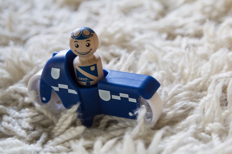 brio-polizist-motorrad