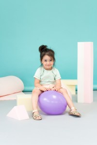 Nachhaltige Kindermode in Pastellfarben