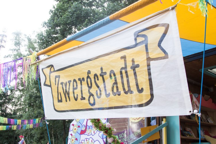 Zwergstadt für Kinder auf dem A Summers Tale-Festival