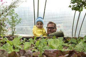 Vater und Sohn Hochbeet Arche-Hof Urnäsch