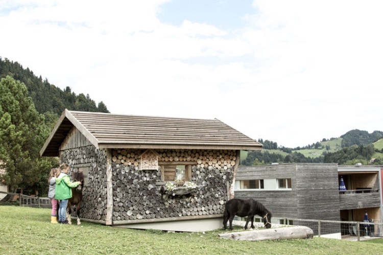 kinder-pferde-reka-feriendorf-urnaesch