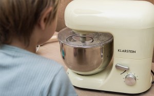 Küchenmaschine im Retro-Design von Klarstein über wayfair