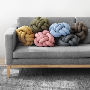 Geschenkidee von geschenke.de: Kissen in Knoten-Optik