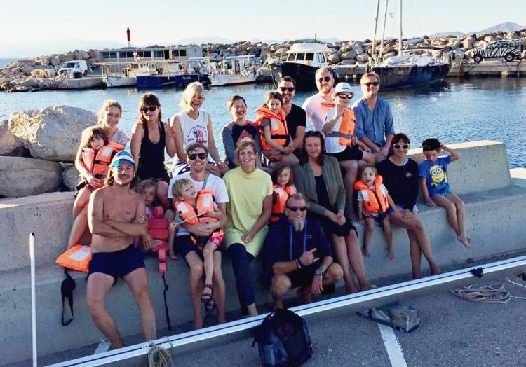 Gruppenbild Freund und Kinder beim Urlaub auf Mallorca