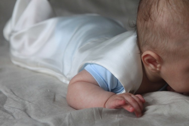 baby-sommer-seiden-schlafsack-gots-kleine-nachtigall
