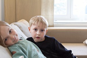 Kinder im Dünenhaus auf Rügen