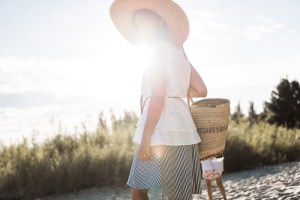 Frau im Look von Maqu Berlin zum Thema nachhaltige Mode