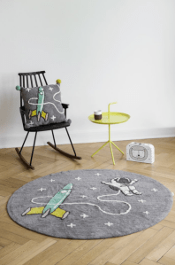 Teppich und Kissen mit Astronaut von Minividuals Kids Living
