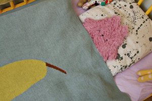 TRavel Buddy von Mana o Nani in Kinderbett